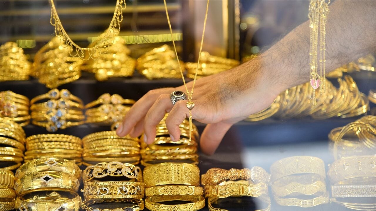 صعود مفاجئ يضرب سعر جرام الذهب عيار 21 سعر الذهب اليوم الجمعة 18/10/2024  إلى أين الذهب في محلات الصاغة